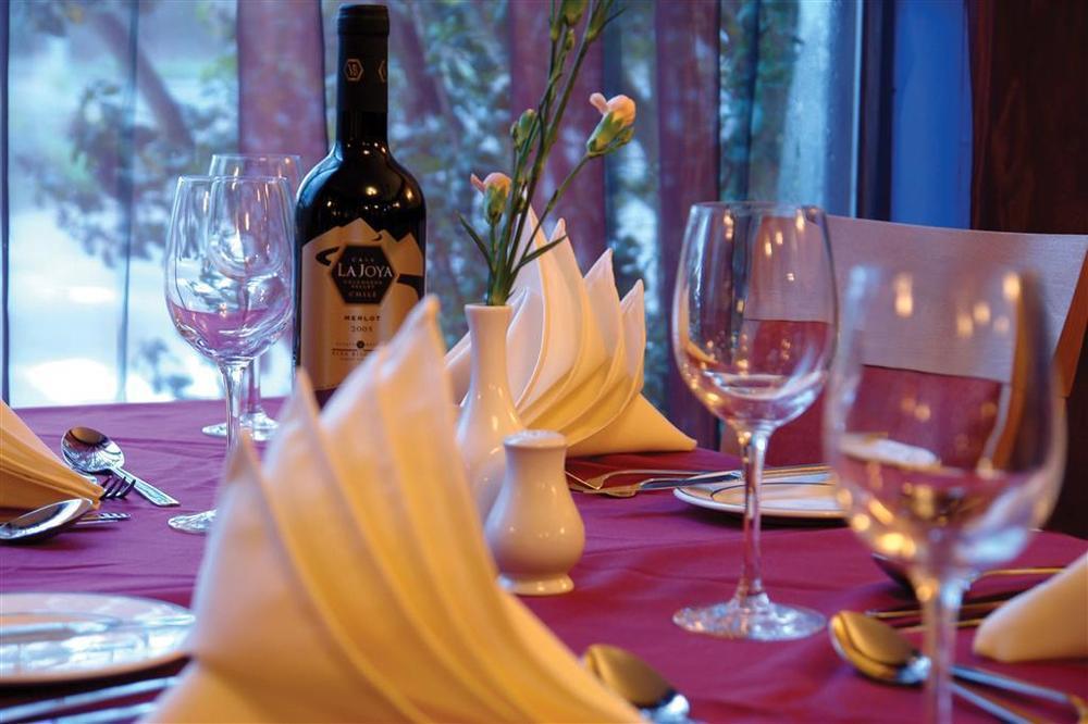 The Bell Hotel Epping Restoran fotoğraf