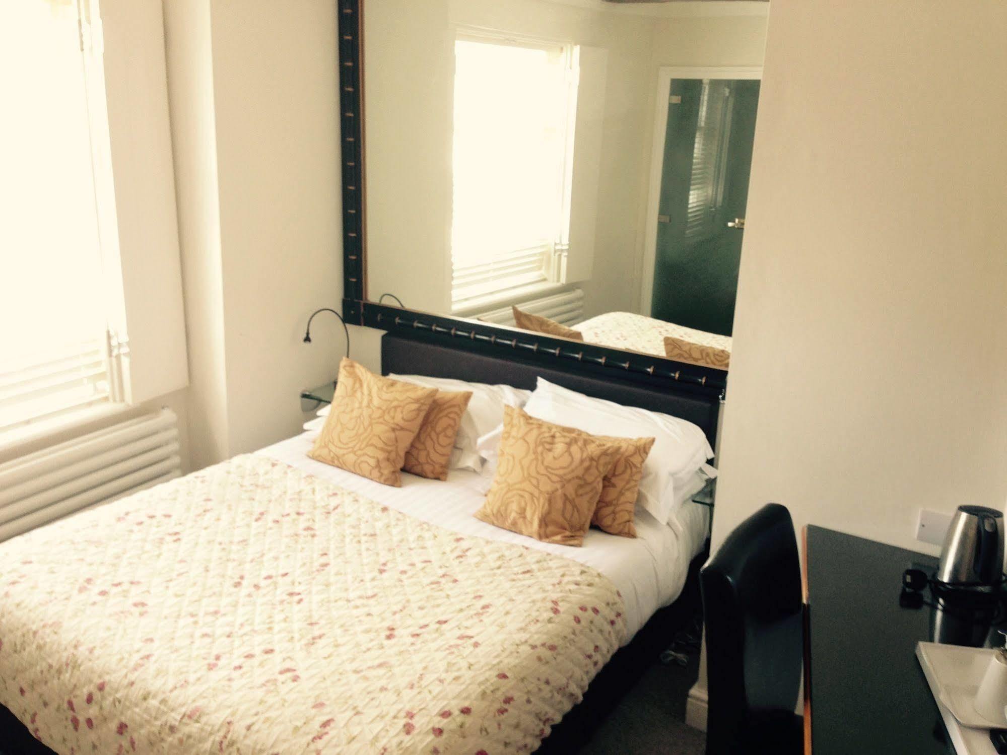 The Bell Hotel Epping Dış mekan fotoğraf